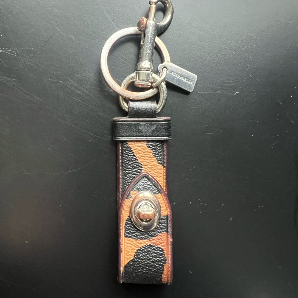 Coach Trigger Snap Leather Keychain